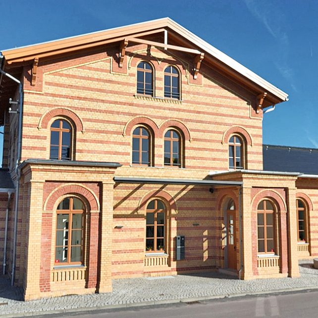 Bahnhof Zschortau – vom ruinösen Leerstand zum modernen Bürostandort