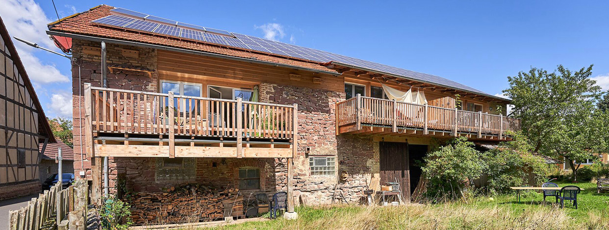 DÉSIRÉE & THOMAS BOGIE – Umbau einer Scheune zu Wohnungen in Neuenhain